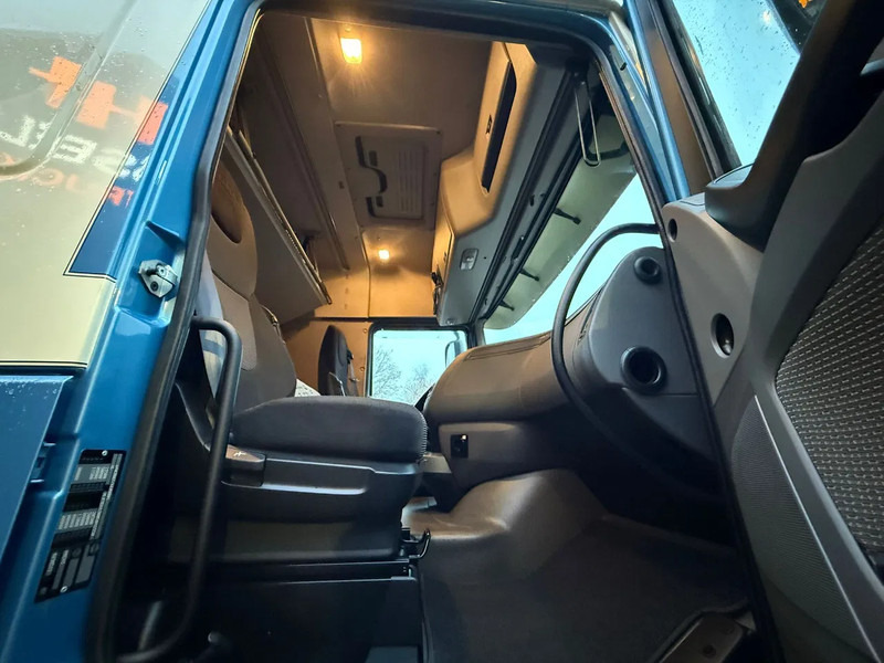 Tractor unit DAF XF 460 Space Cab Spoilers NL Truck APK 23-02-2026: picture 17 Tractor unit DAF XF 460 Space Cab Spoilers NL Truck APK 23-02-2026: picture 17