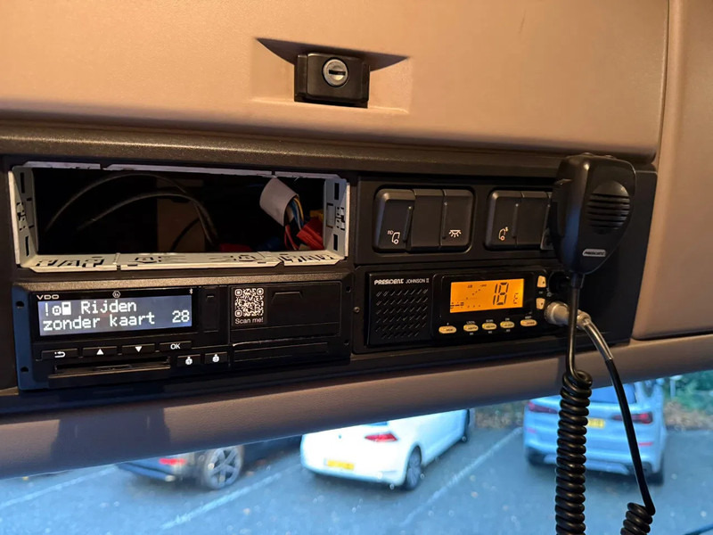 Tractor unit DAF XF 460 Space Cab Spoilers NL Truck APK 23-02-2026: picture 13 Tractor unit DAF XF 460 Space Cab Spoilers NL Truck APK 23-02-2026: picture 13