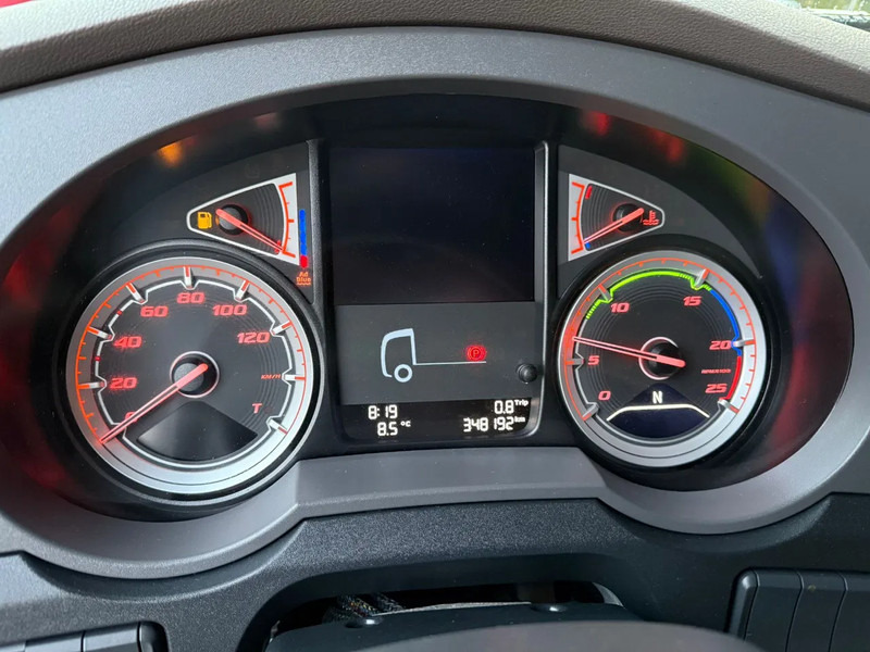 Tractor unit DAF XF 480 SSC Super Space 2x tank LED Spoilers/sideskirts 348.190KM NL Truck: picture 9 Tractor unit DAF XF 480 SSC Super Space 2x tank LED Spoilers/sideskirts 348.190KM NL Truck: picture 9