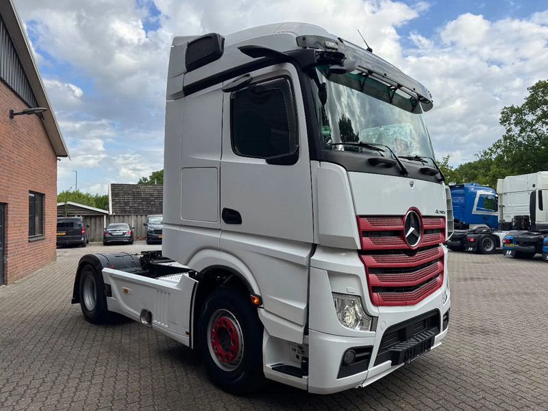 Mercedes-Benz Actros 1845 Streamspace Xenon 2x Tank German truck - Tractor unit: picture 2 Mercedes-Benz Actros 1845 Streamspace Xenon 2x Tank German truck - Tractor unit: picture 2