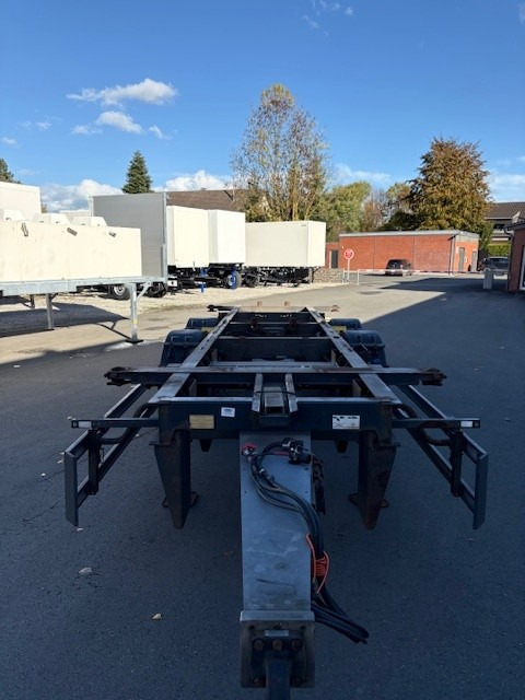 Schmitz Cargobull BDF-System, Standard, hochgekuppelt R 22,5 - Closed box trailer: picture 4 Schmitz Cargobull BDF-System, Standard, hochgekuppelt R 22,5 - Closed box trailer: picture 4