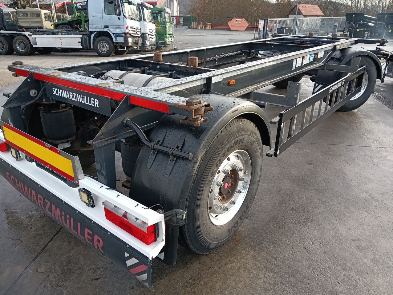 Schwarzmüller 2-A BDF 1,22/1,32 ALCOA Alufelgen ADR 120tkm TÜV Schwarzmüller 2-A BDF 1,22/1,32 ALCOA Alufelgen ADR 120tkm TÜV - Container transporter/ Swap body trailer: picture 3 Schwarzmüller 2-A BDF 1,22/1,32 ALCOA Alufelgen ADR 120tkm TÜV Schwarzmüller 2-A BDF 1,22/1,32 ALCOA Alufelgen ADR 120tkm TÜV - Container transporter/ Swap body trailer: picture 3