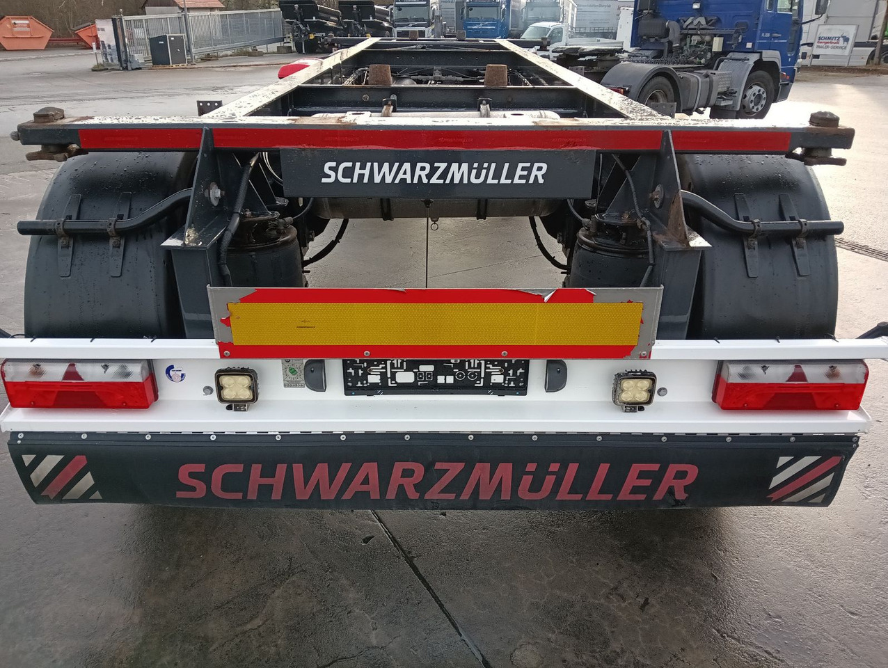 Schwarzmüller 2-A BDF 1,22/1,32 ALCOA Alufelgen ADR 120tkm TÜV Schwarzmüller 2-A BDF 1,22/1,32 ALCOA Alufelgen ADR 120tkm TÜV - Container transporter/ Swap body trailer: picture 1 Schwarzmüller 2-A BDF 1,22/1,32 ALCOA Alufelgen ADR 120tkm TÜV Schwarzmüller 2-A BDF 1,22/1,32 ALCOA Alufelgen ADR 120tkm TÜV - Container transporter/ Swap body trailer: picture 1