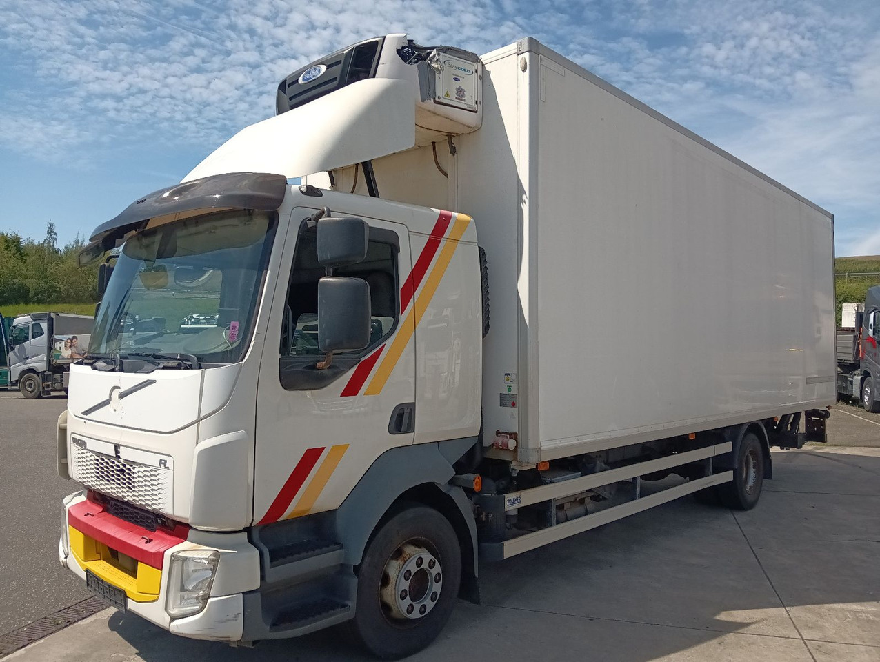 Volvo FL250 4x2R 14t CarrierSupra550 7,3m LBW1.5tKlima - Refrigerator truck: picture 2 Volvo FL250 4x2R 14t CarrierSupra550 7,3m LBW1.5tKlima - Refrigerator truck: picture 2
