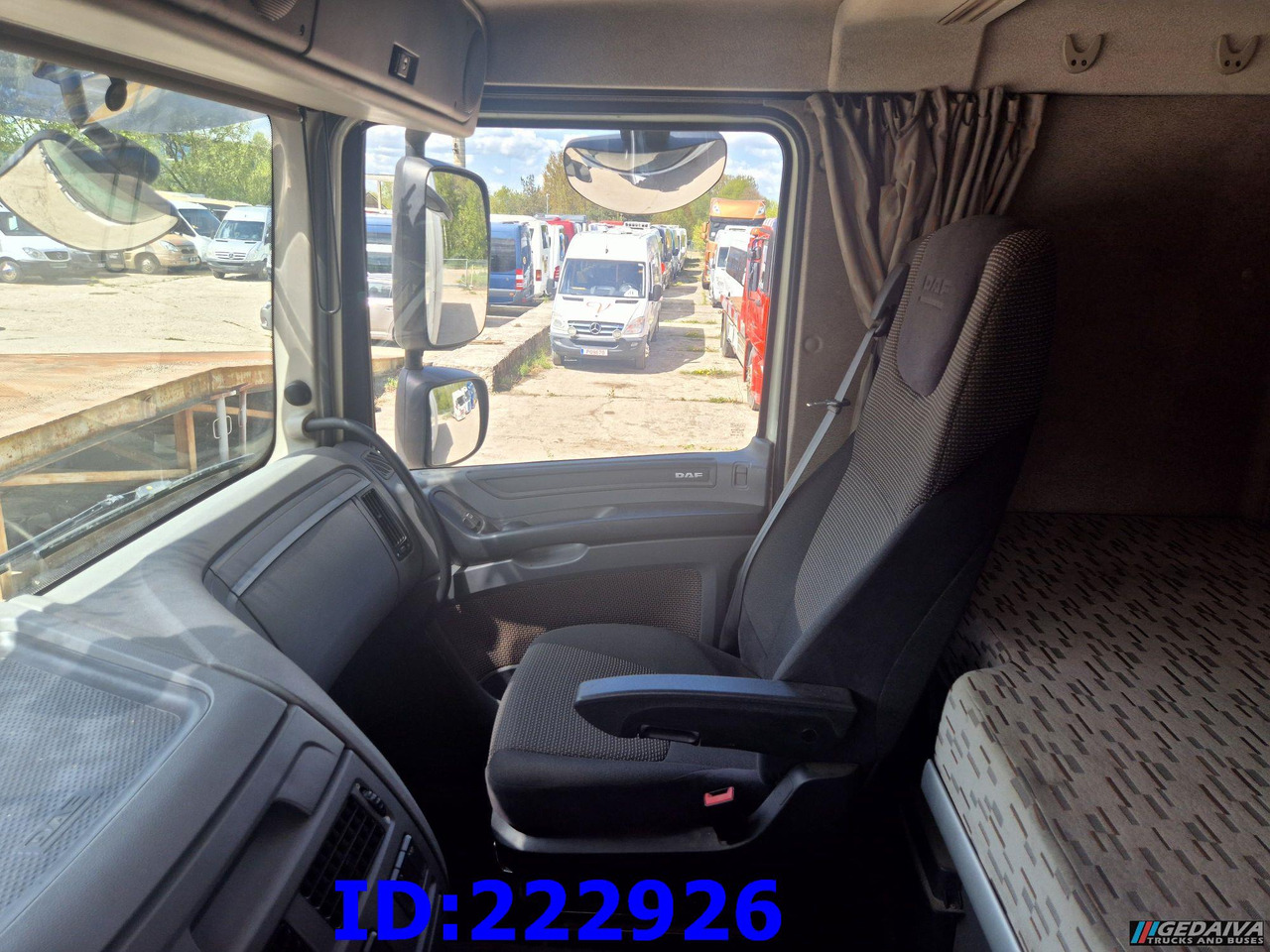 Isothermal truck DAF XF 106 440 FAR 6x2 Euro6: picture 20