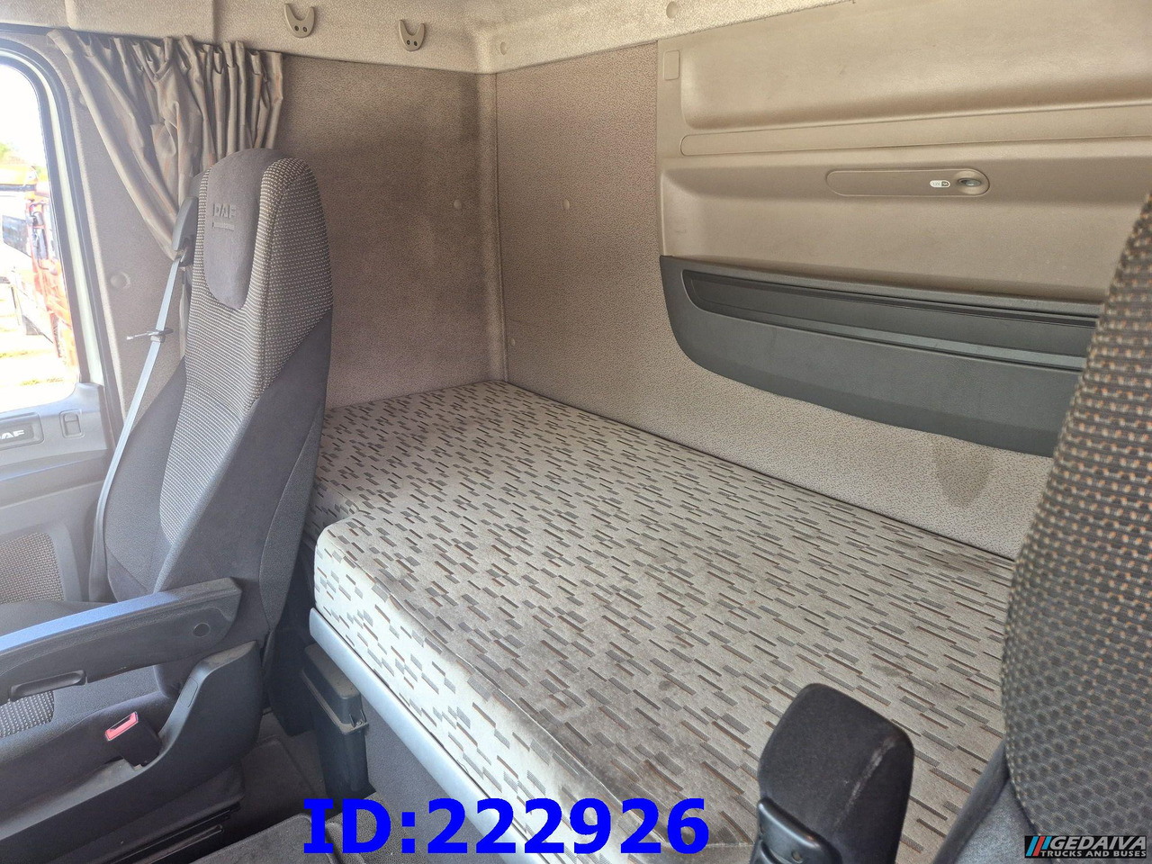 Isothermal truck DAF XF 106 440 FAR 6x2 Euro6: picture 19