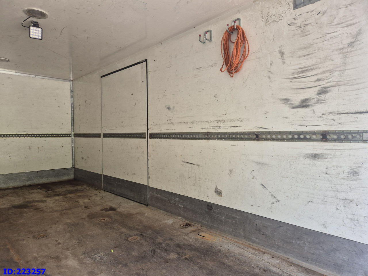 Box truck MAN LE 8.150 Manual 139tkm ONLY: picture 9