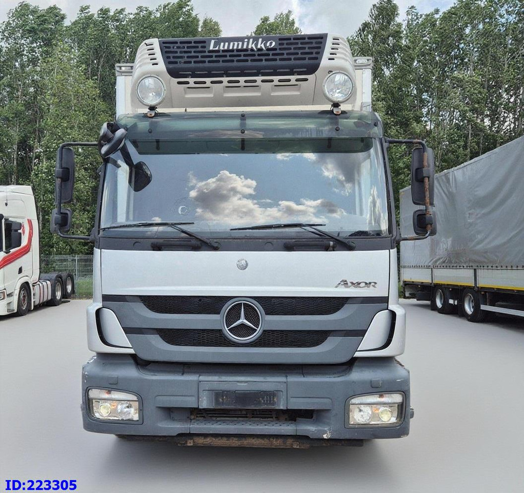 MERCEDES-BENZ Axor 1829 Euro5 Manual + Tail lift - Refrigerator truck: picture 2 MERCEDES-BENZ Axor 1829 Euro5 Manual + Tail lift - Refrigerator truck: picture 2