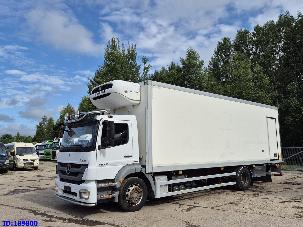 MERCEDES-BENZ Axor 1829 Euro5 Manual + Tail lift - Refrigerator truck: picture 1 MERCEDES-BENZ Axor 1829 Euro5 Manual + Tail lift - Refrigerator truck: picture 1