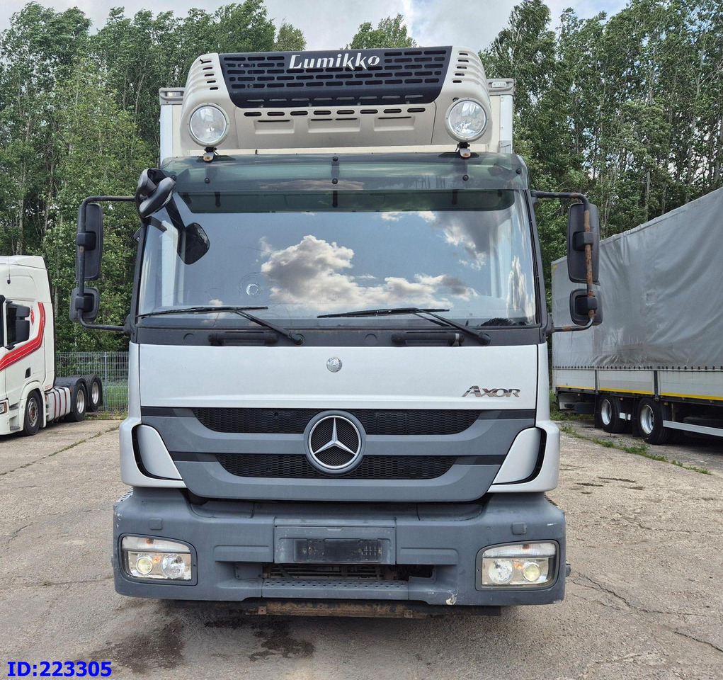 MERCEDES-BENZ Axor 1829 Euro5 Manual + Tail lift - Refrigerator truck: picture 2 MERCEDES-BENZ Axor 1829 Euro5 Manual + Tail lift - Refrigerator truck: picture 2