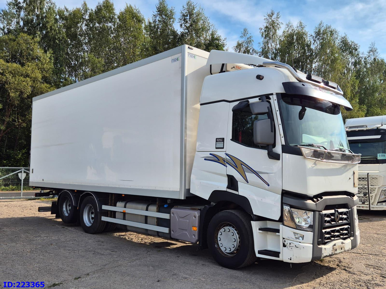 RENAULT T520 6x2 Euro 6 (Box 7.82m) - Box truck: picture 4 RENAULT T520 6x2 Euro 6 (Box 7.82m) - Box truck: picture 4
