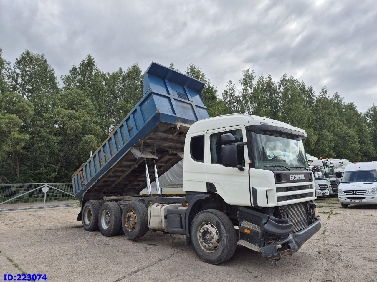 SCANIA 124 8x2 - Manual - Full steel - Tipper: picture 4 SCANIA 124 8x2 - Manual - Full steel - Tipper: picture 4