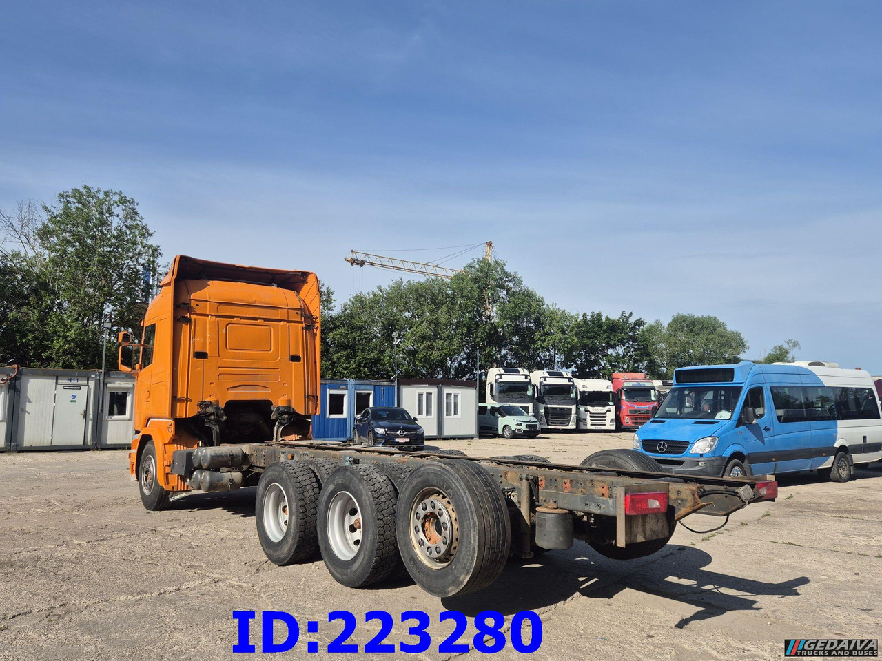 SCANIA R580 V8 8X4 Retarder (Steering axle) - Cab chassis truck: picture 5 SCANIA R580 V8 8X4 Retarder (Steering axle) - Cab chassis truck: picture 5