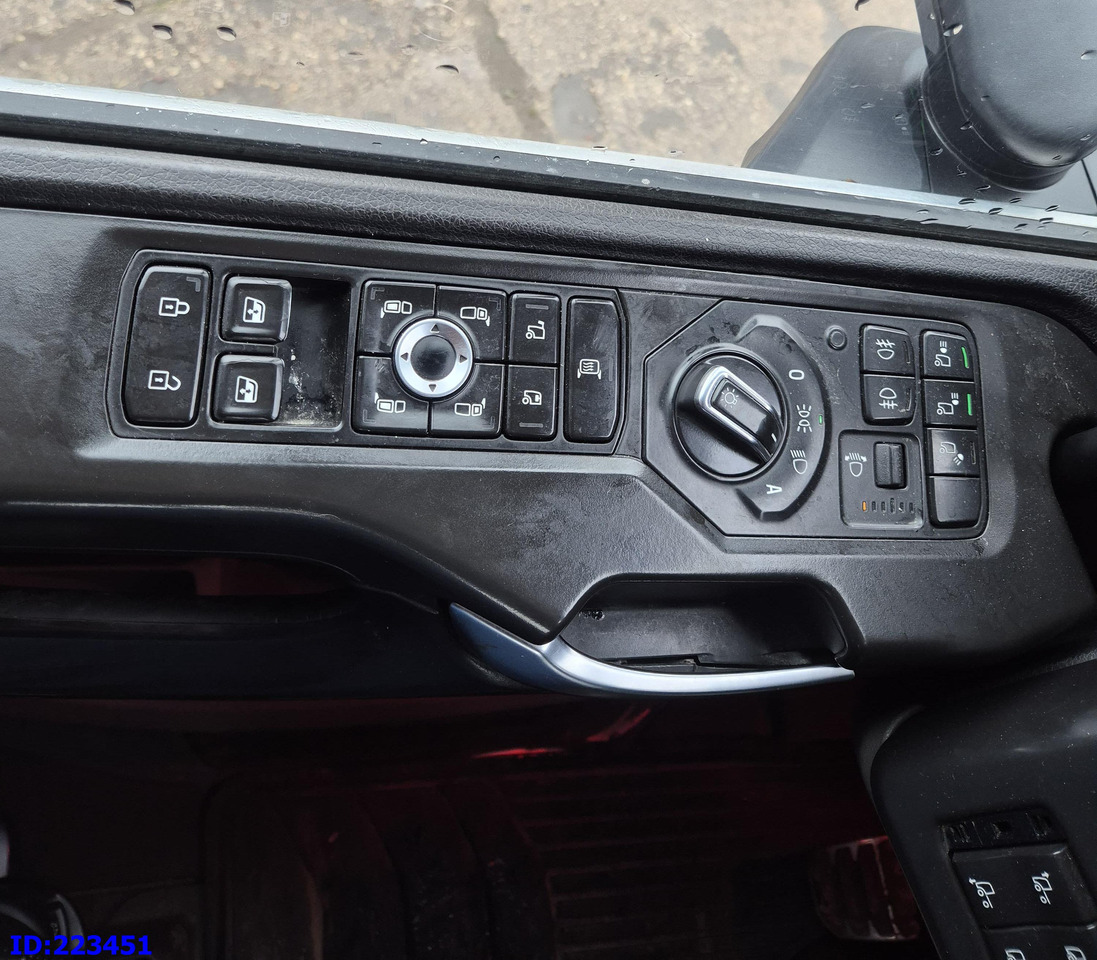 Cab chassis truck SCANIA R650 Full air 8x4 Steering axle (3 pedal): picture 11 Cab chassis truck SCANIA R650 Full air 8x4 Steering axle (3 pedal): picture 11