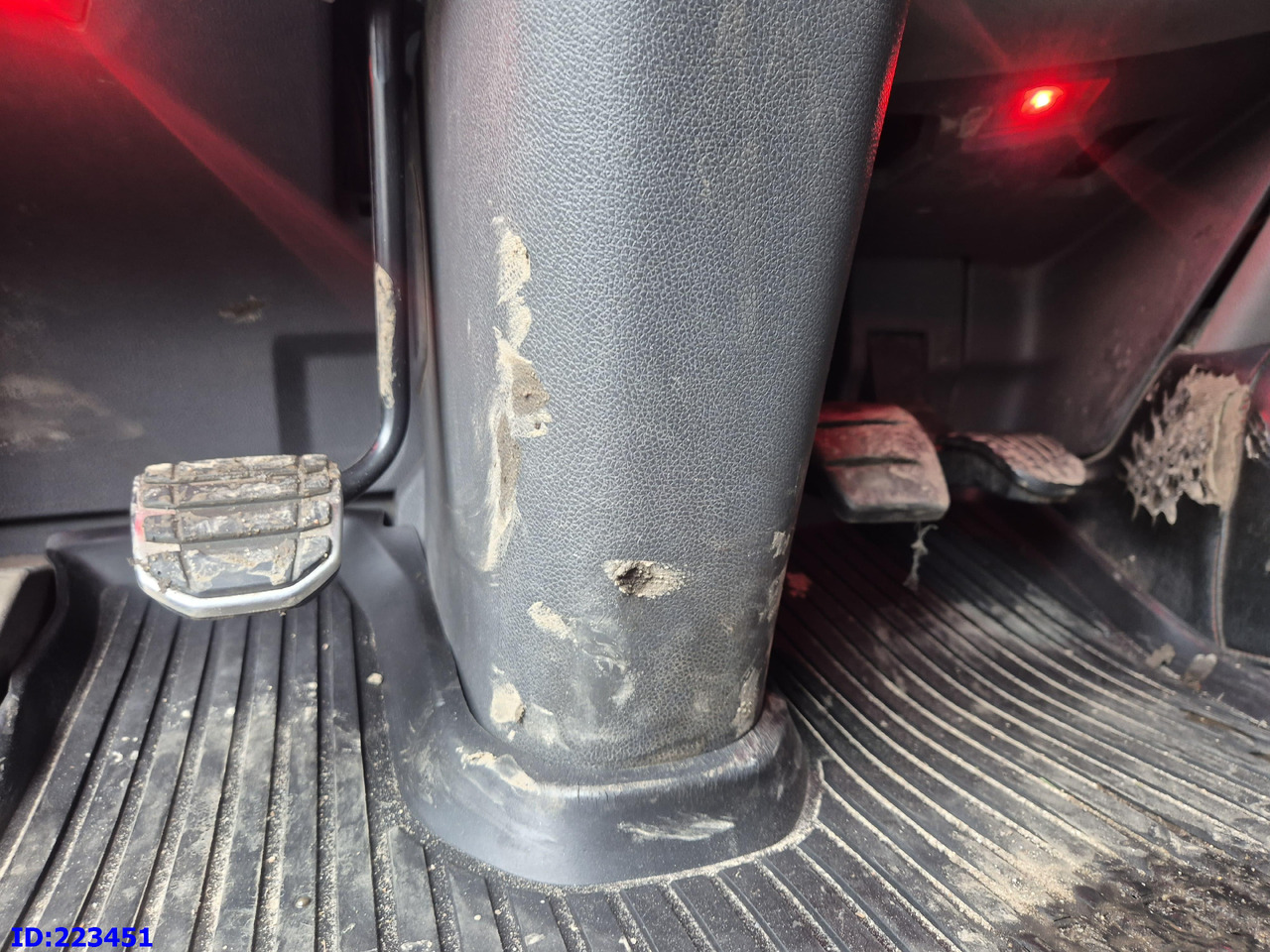 Cab chassis truck SCANIA R650 Full air 8x4 Steering axle (3 pedal): picture 19 Cab chassis truck SCANIA R650 Full air 8x4 Steering axle (3 pedal): picture 19