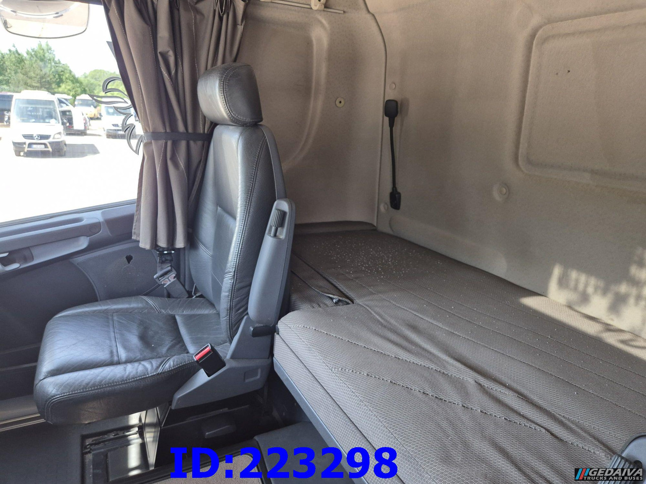 Tractor unit SCANIA R560 V8 Retarder 6x2: picture 17