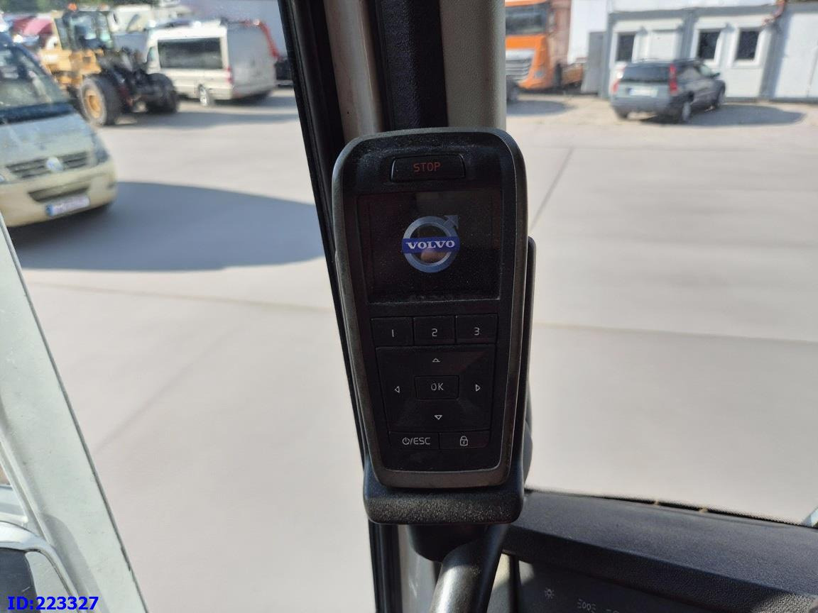 Cab chassis truck VOLVO FH13 550HP 6x2 ( Drivable condition ): picture 12 Cab chassis truck VOLVO FH13 550HP 6x2 ( Drivable condition ): picture 12