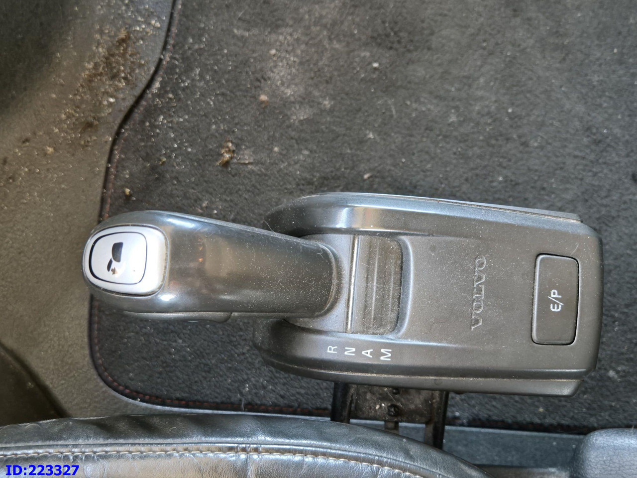 Cab chassis truck VOLVO FH13 550HP 6x2 ( Drivable condition ): picture 16 Cab chassis truck VOLVO FH13 550HP 6x2 ( Drivable condition ): picture 16