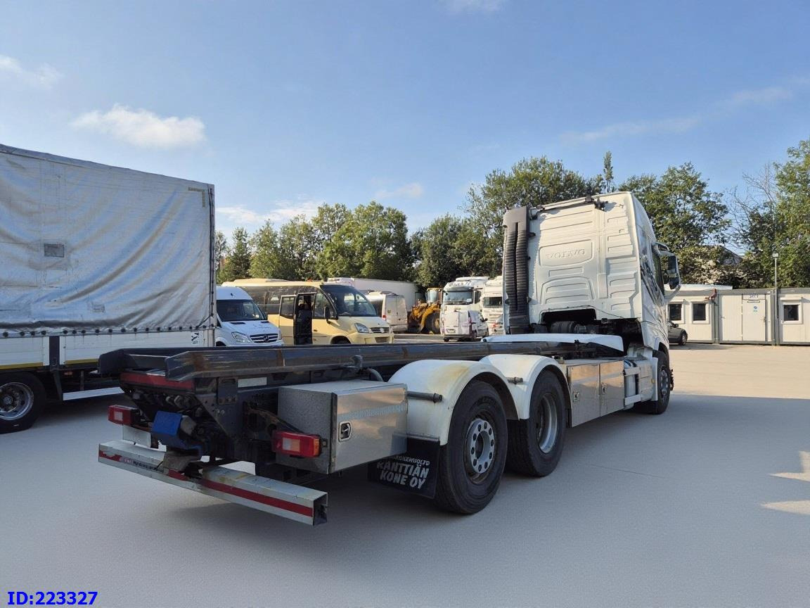 Cab chassis truck VOLVO FH13 550HP 6x2 ( Drivable condition ): picture 6 Cab chassis truck VOLVO FH13 550HP 6x2 ( Drivable condition ): picture 6
