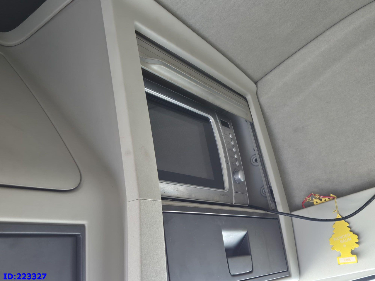 Cab chassis truck VOLVO FH13 550HP 6x2 ( Drivable condition ): picture 18 Cab chassis truck VOLVO FH13 550HP 6x2 ( Drivable condition ): picture 18