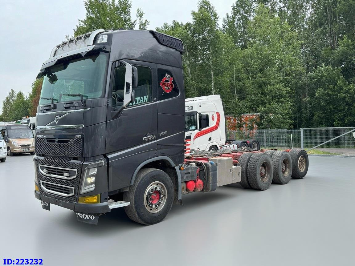 VOLVO FH16 700HP 8X4 Big Axles - Cab chassis truck: picture 1 VOLVO FH16 700HP 8X4 Big Axles - Cab chassis truck: picture 1