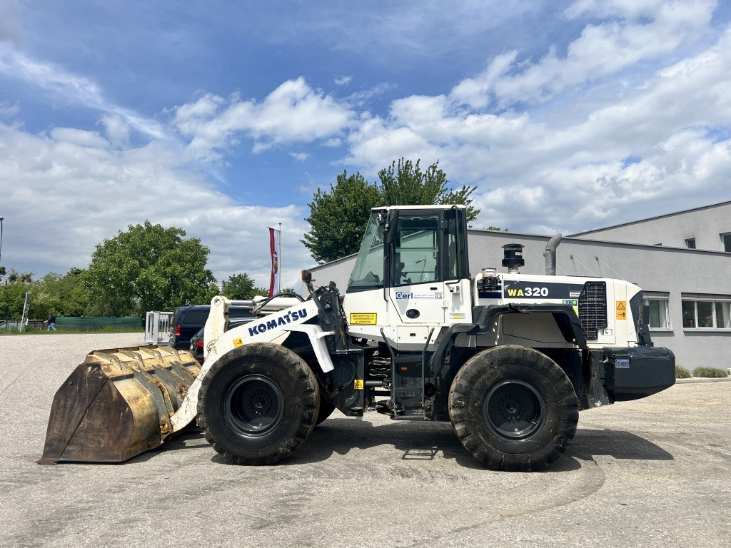 Komatsu WA 320-6 (111584) - Wheel loader: picture 1 Komatsu WA 320-6 (111584) - Wheel loader: picture 1