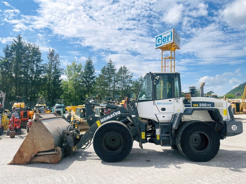 Komatsu WA250PZ-6 (3824) - Wheel loader: picture 1 Komatsu WA250PZ-6 (3824) - Wheel loader: picture 1