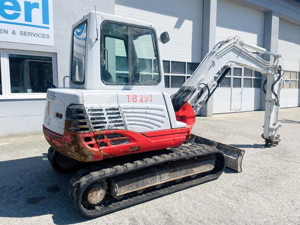 Mini excavator Takeuchi TB250 (3990): picture 6