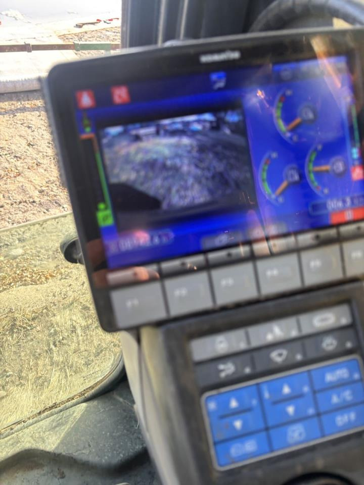 Komatsu PC240LC-11 - Crawler excavator: picture 5 Komatsu PC240LC-11 - Crawler excavator: picture 5