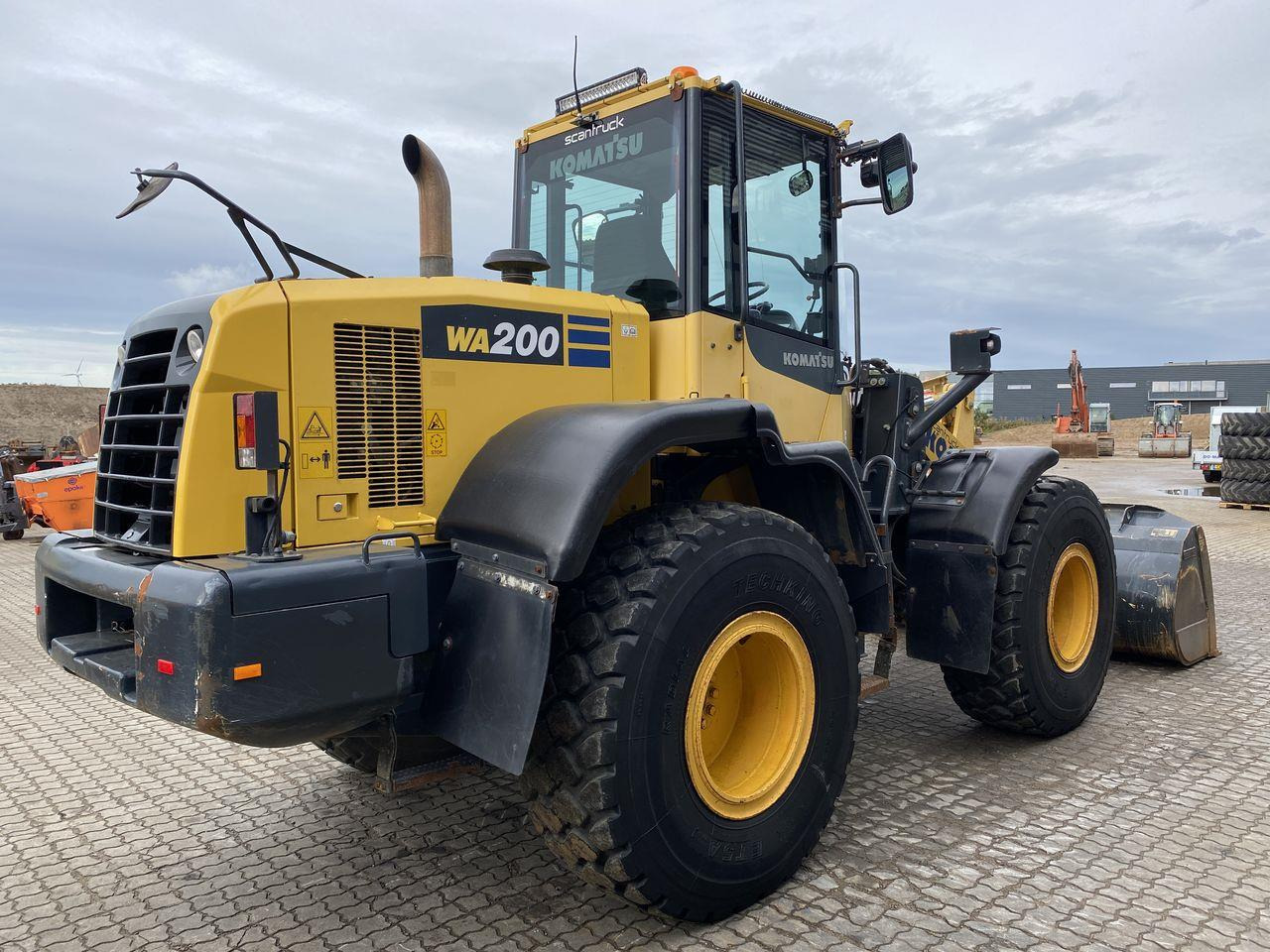 Komatsu WA200-7 - Wheel loader: picture 4 Komatsu WA200-7 - Wheel loader: picture 4