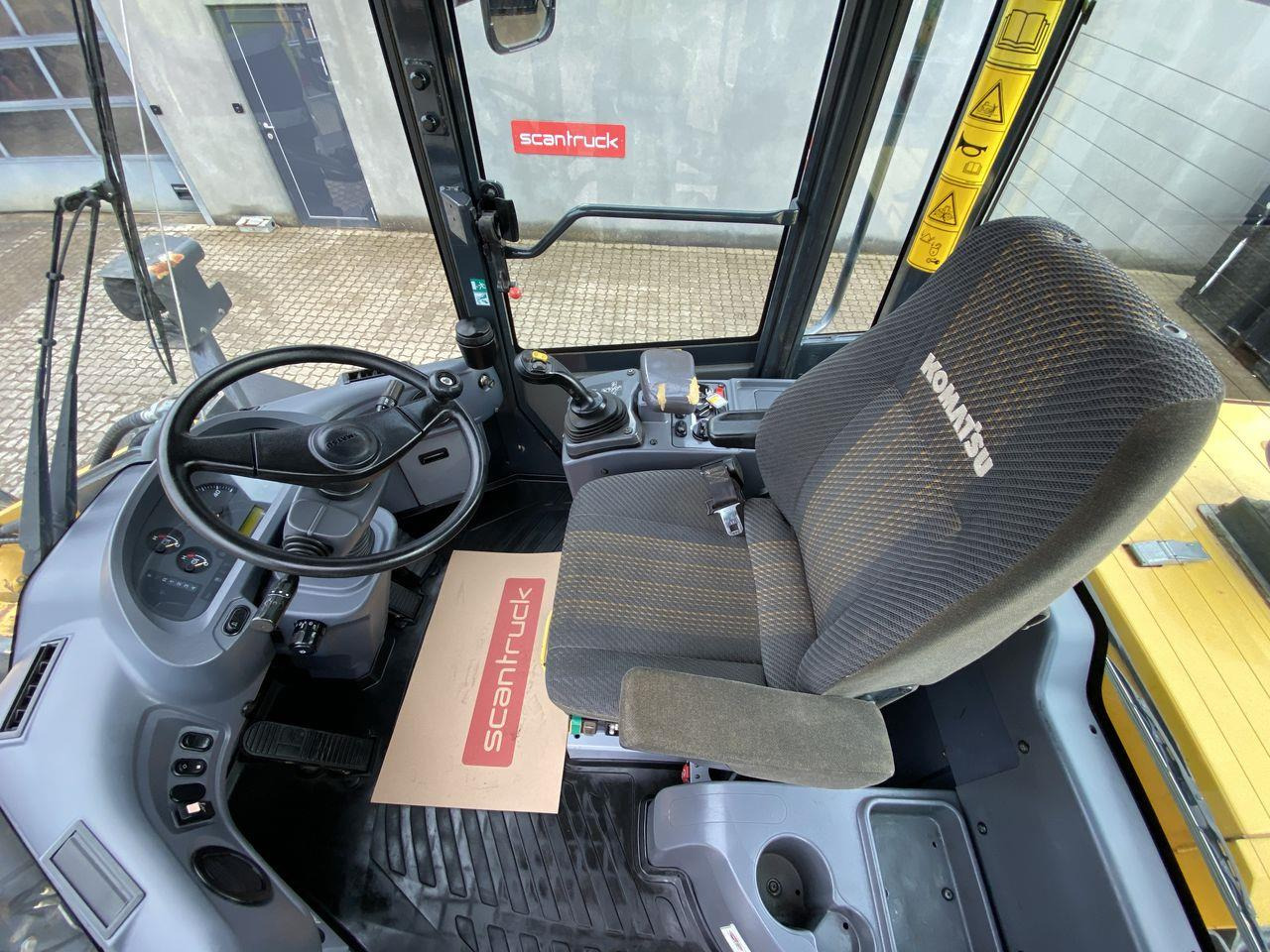 Komatsu WA200-7 - Wheel loader: picture 3 Komatsu WA200-7 - Wheel loader: picture 3