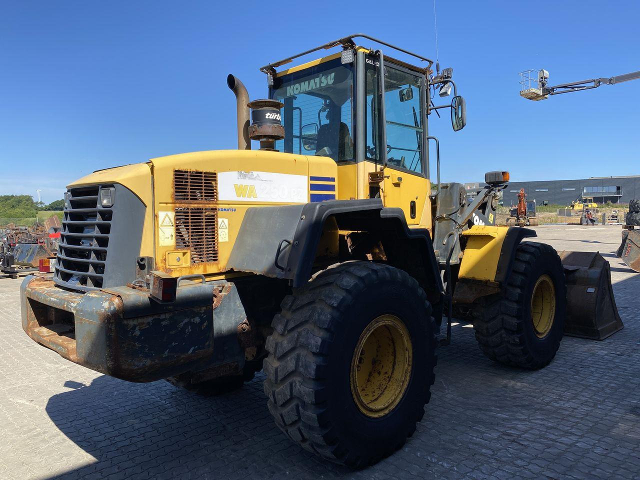 Komatsu WA250PZ-5 - Wheel loader: picture 4 Komatsu WA250PZ-5 - Wheel loader: picture 4