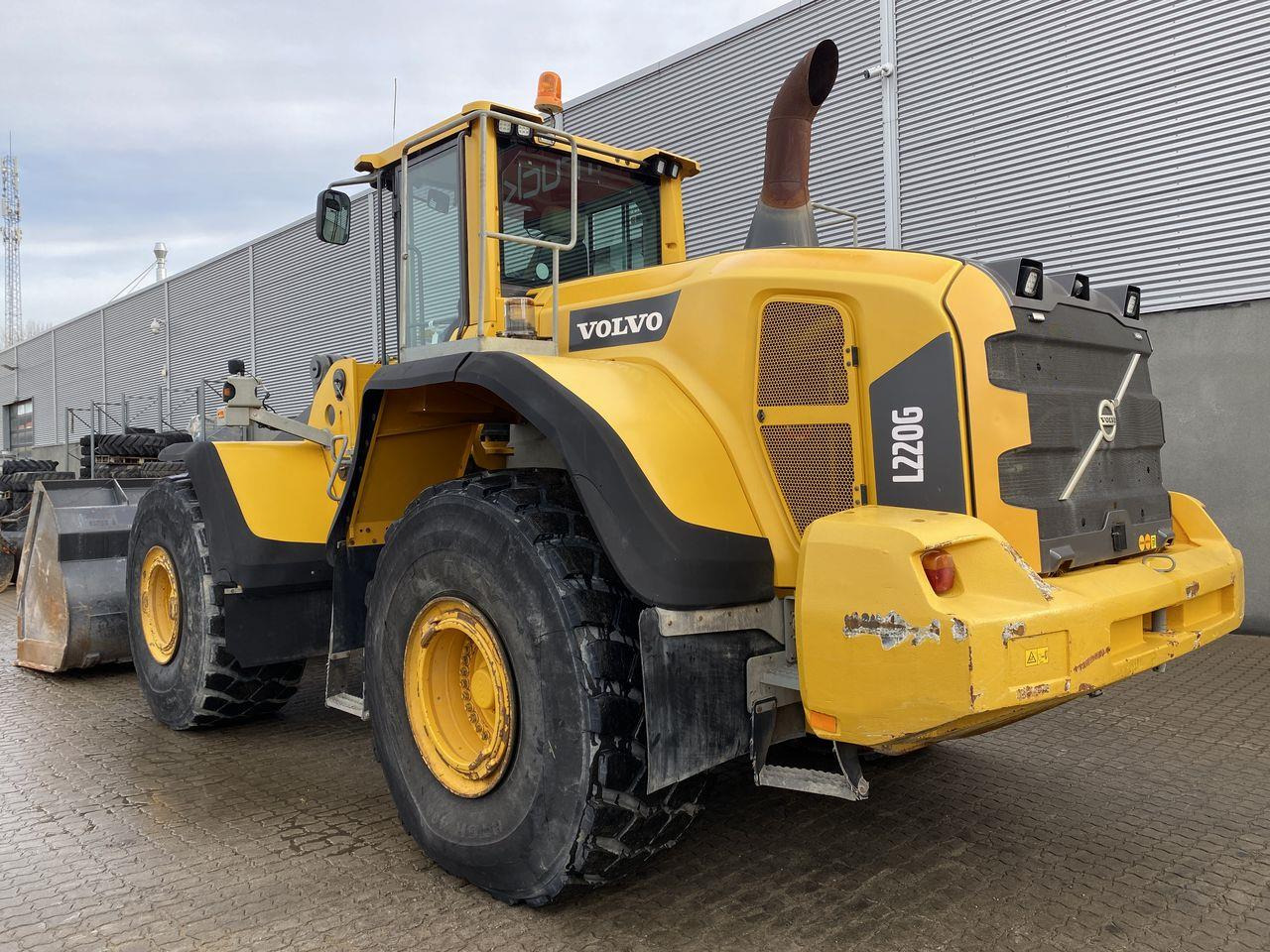 Volvo L220G - Wheel loader: picture 2 Volvo L220G - Wheel loader: picture 2