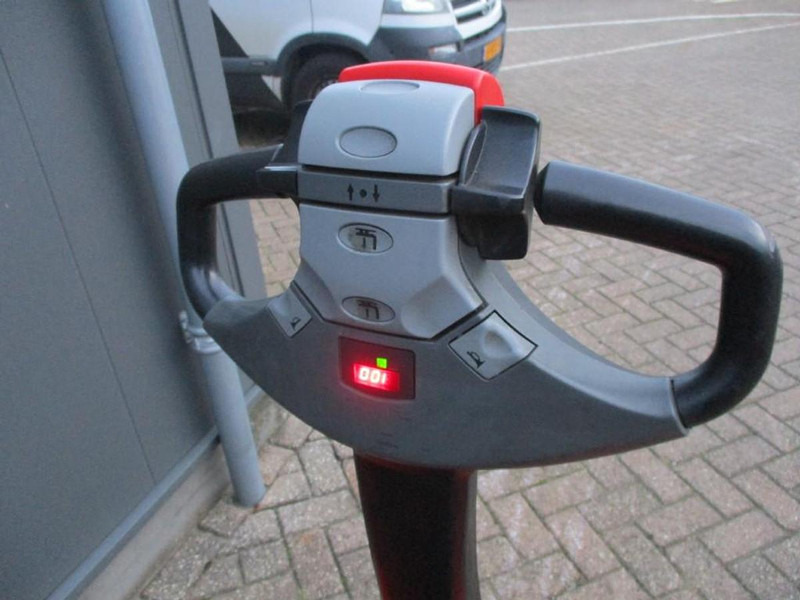 Pallet truck BT LWE160: picture 7