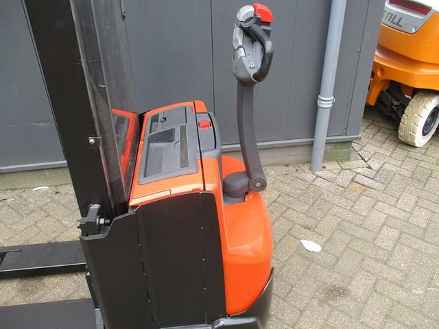 BT SWE 100 - Stacker: picture 3 BT SWE 100 - Stacker: picture 3