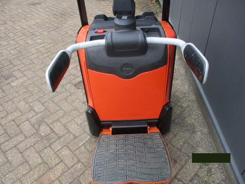 Pallet truck Toyota LPE 200: picture 8 Pallet truck Toyota LPE 200: picture 8
