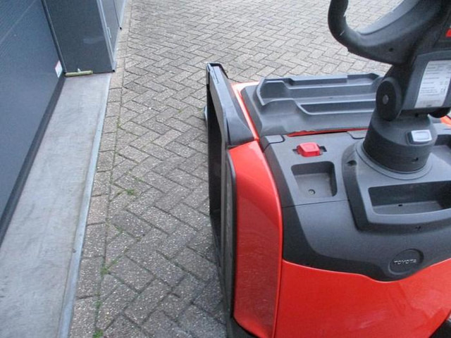 Pallet truck Toyota LPE 250: picture 9