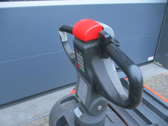 Pallet truck Toyota LPE 250: picture 6