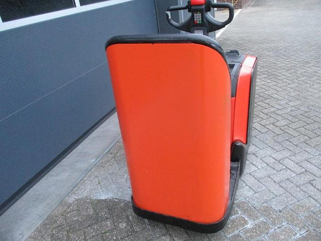 Pallet truck Toyota LPE 250: picture 8