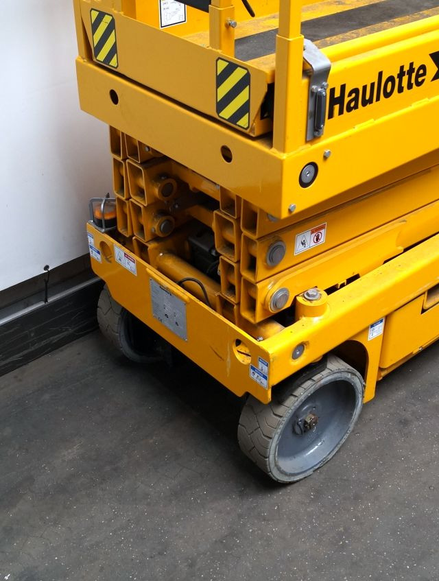 Haulotte Compact 10N - Scissor lift: picture 3 Haulotte Compact 10N - Scissor lift: picture 3