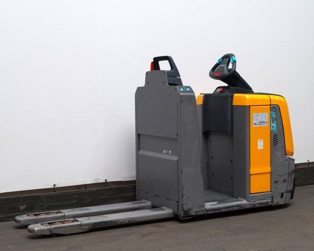 Jungheinrich ECE220 - Order picker: picture 1 Jungheinrich ECE220 - Order picker: picture 1