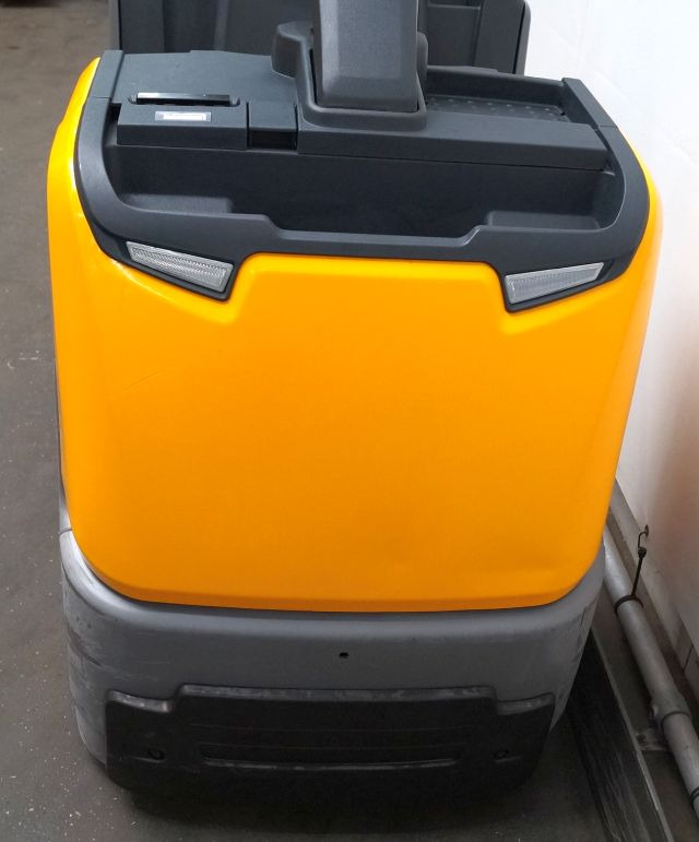 Jungheinrich ECE220 - Order picker: picture 5 Jungheinrich ECE220 - Order picker: picture 5