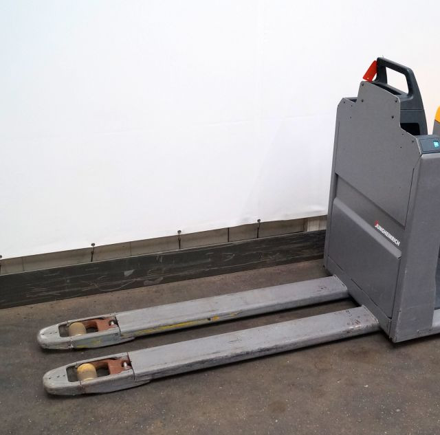 Jungheinrich ECE225 - Order picker: picture 3 Jungheinrich ECE225 - Order picker: picture 3