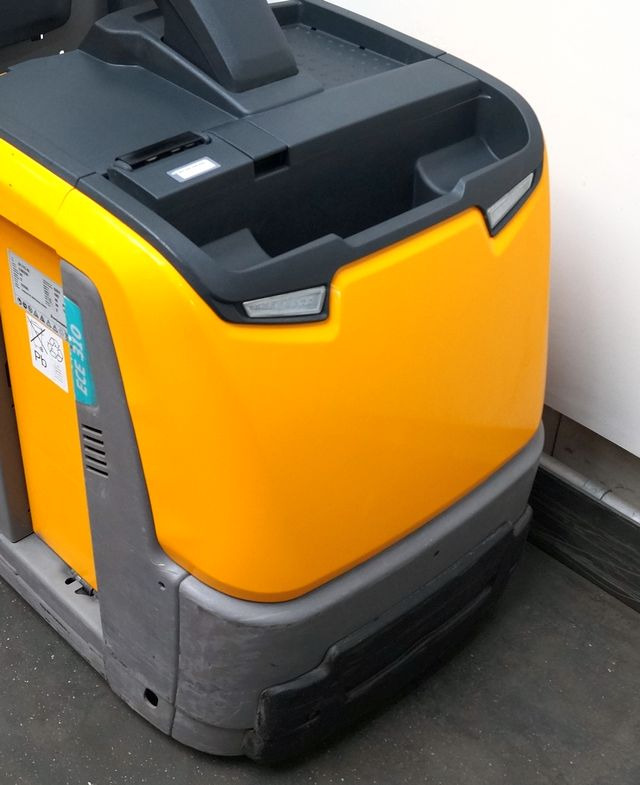 Jungheinrich ECE310 - Order picker: picture 4 Jungheinrich ECE310 - Order picker: picture 4