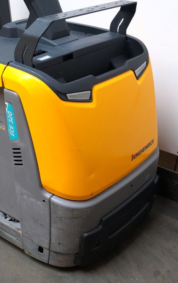 Jungheinrich ECE320 - Order picker: picture 4 Jungheinrich ECE320 - Order picker: picture 4