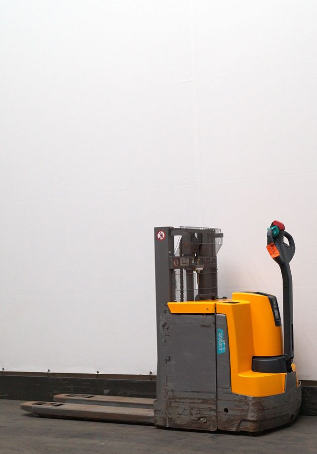 Jungheinrich EJD220 - Stacker: picture 2 Jungheinrich EJD220 - Stacker: picture 2