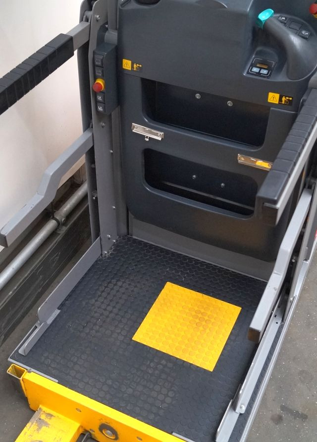 Jungheinrich EKS110 - Order picker: picture 5 Jungheinrich EKS110 - Order picker: picture 5