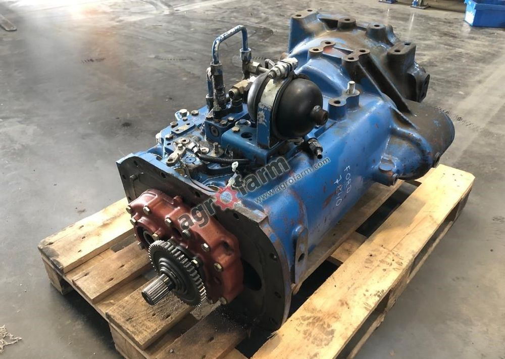 SKRZYNIA BIEGÓW FORD 7840 F0NN7003FD - Gearbox: picture 1 SKRZYNIA BIEGÓW FORD 7840 F0NN7003FD - Gearbox: picture 1