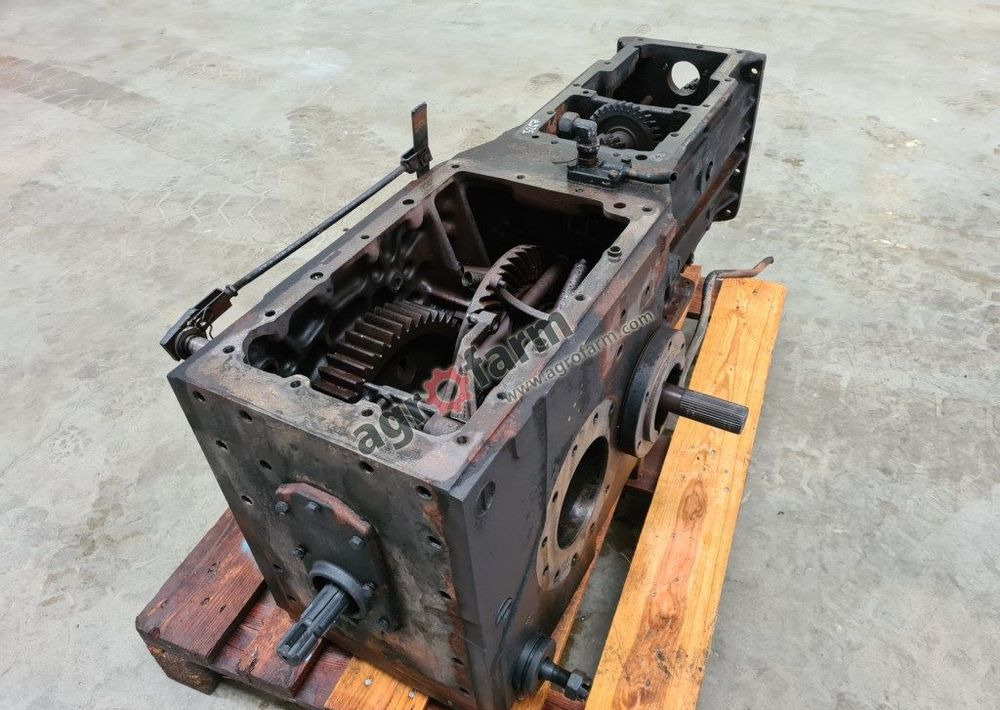 SKRZYNIA BIEGÓW Z MOSTEM TYLNYM RENAULT 75-34 - Gearbox: picture 3 SKRZYNIA BIEGÓW Z MOSTEM TYLNYM RENAULT 75-34 - Gearbox: picture 3