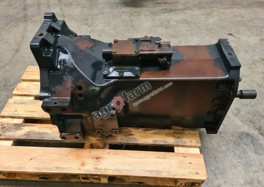 Skrzynia biegów Case MXU 135 - Gearbox: picture 2 Skrzynia biegów Case MXU 135 - Gearbox: picture 2
